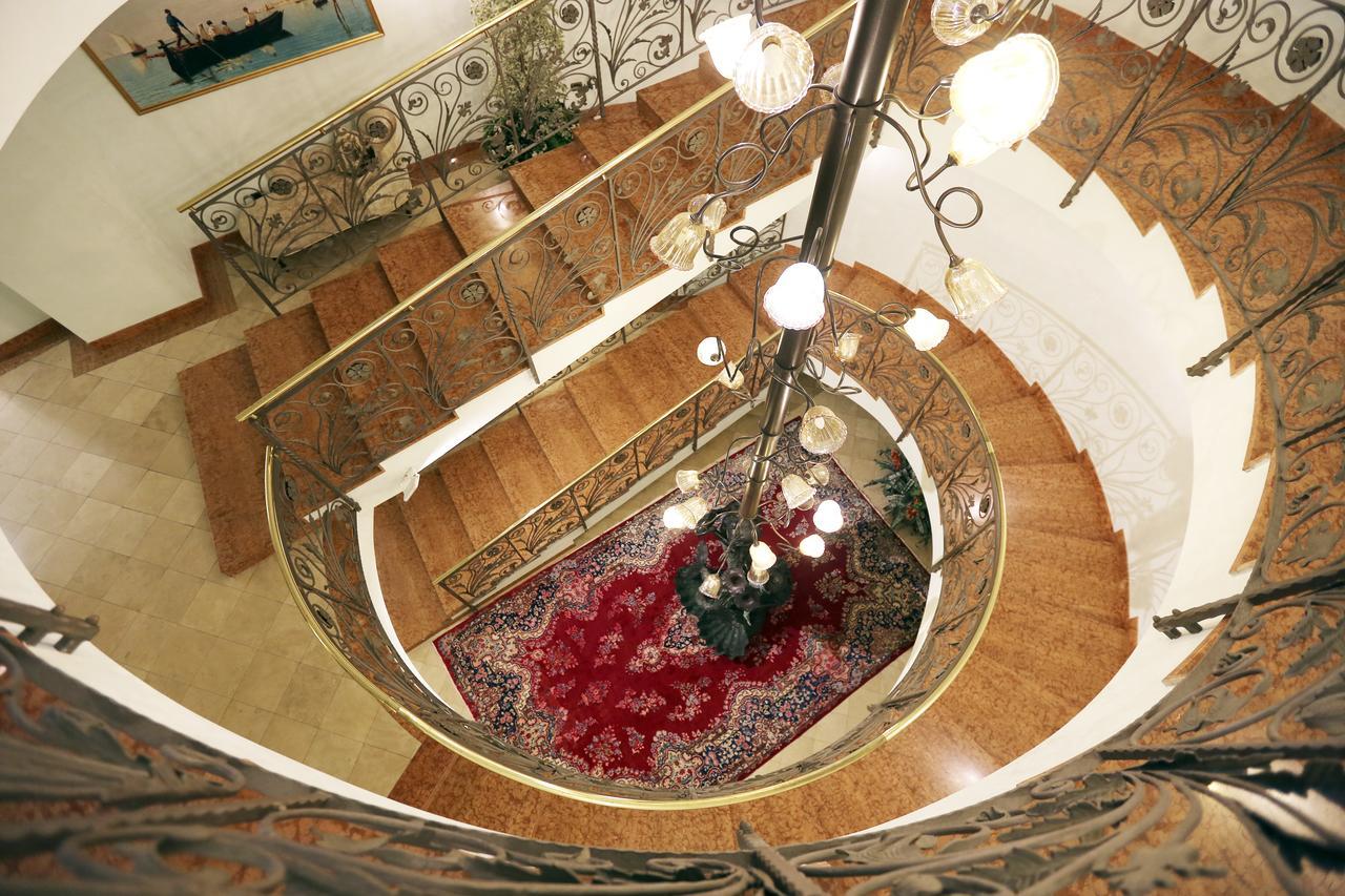 Hotel Savoy Palace Gardone Riviera Kültér fotó