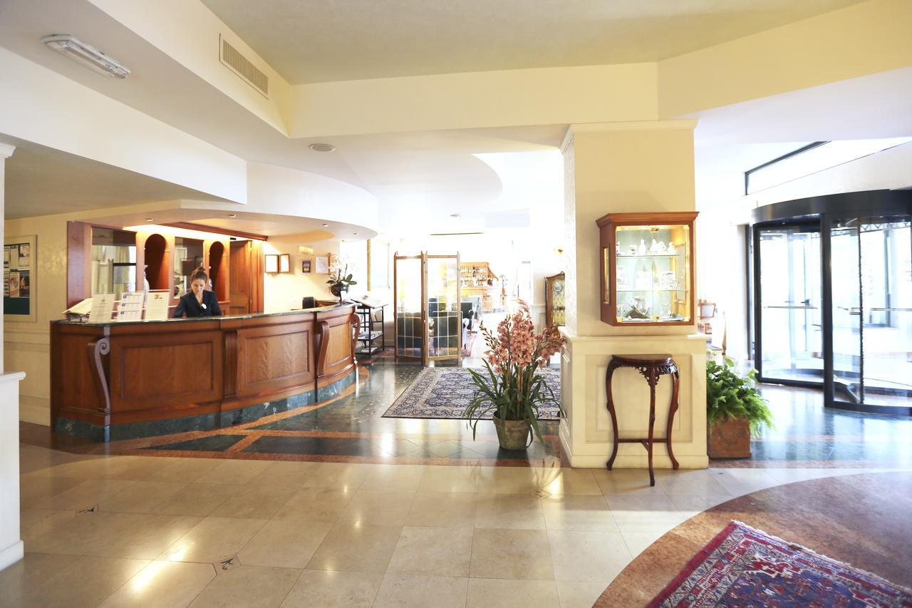 Hotel Savoy Palace Gardone Riviera Kültér fotó
