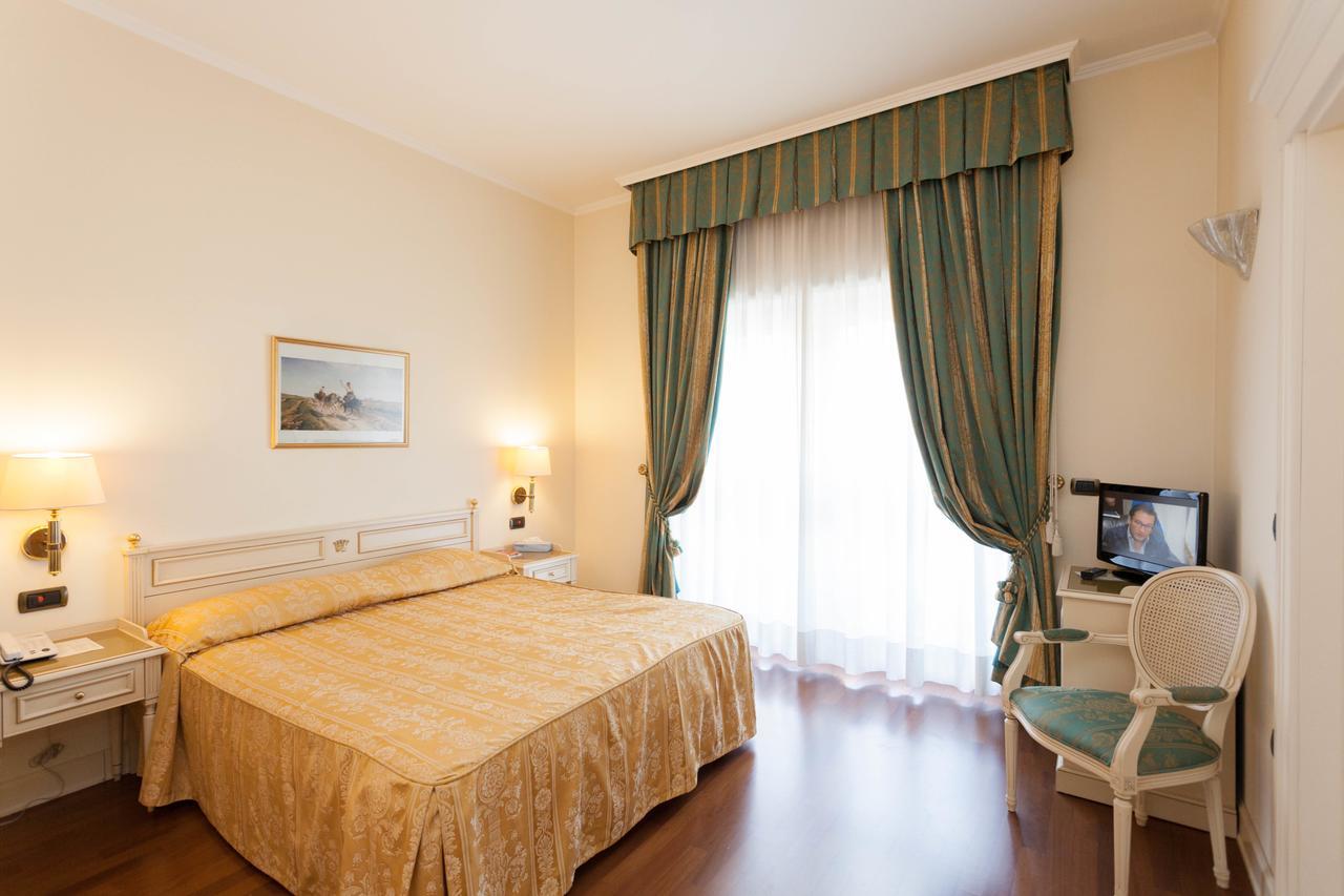 Hotel Savoy Palace Gardone Riviera Kültér fotó