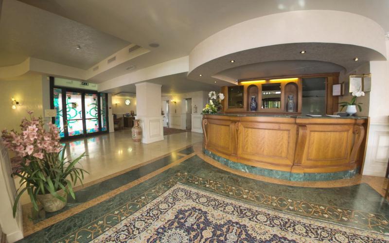 Hotel Savoy Palace Gardone Riviera Kültér fotó