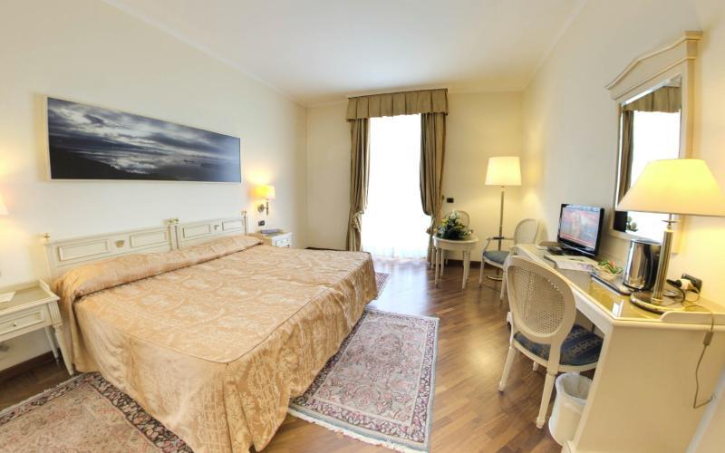 Hotel Savoy Palace Gardone Riviera Kültér fotó