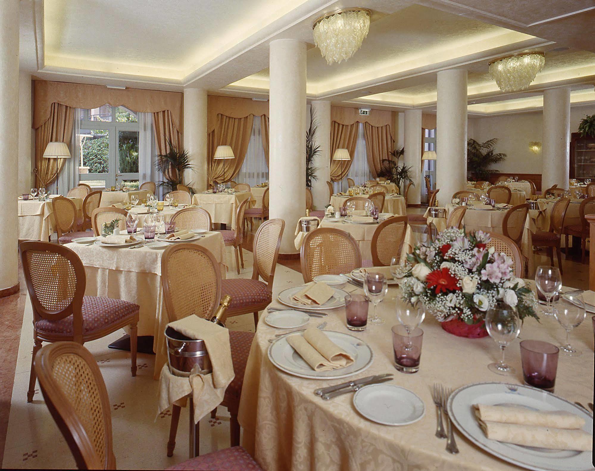 Hotel Savoy Palace Gardone Riviera Kültér fotó